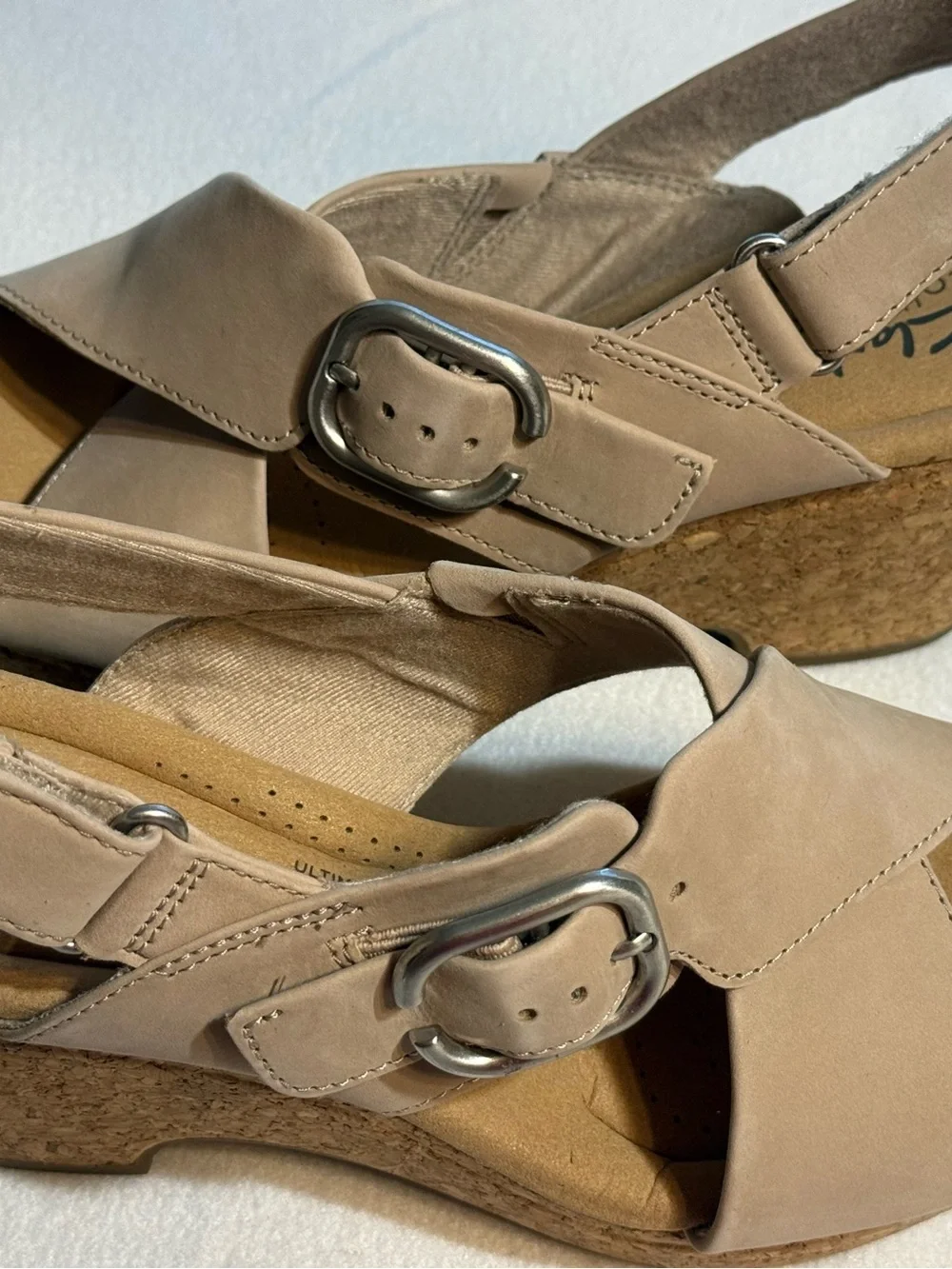 Clarks Women's Giselle Dove Nubuck Leather Wedge Cork Heel Sandals. Size 7.5 W